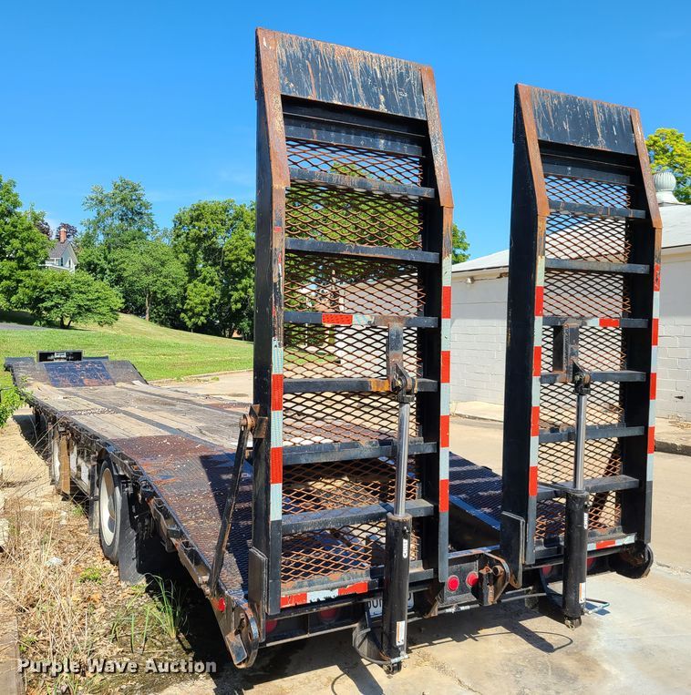 image for item EL9910 1998 Clark equipment trailer