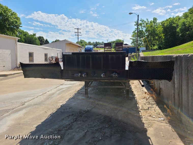 image for item EL9910 1998 Clark equipment trailer