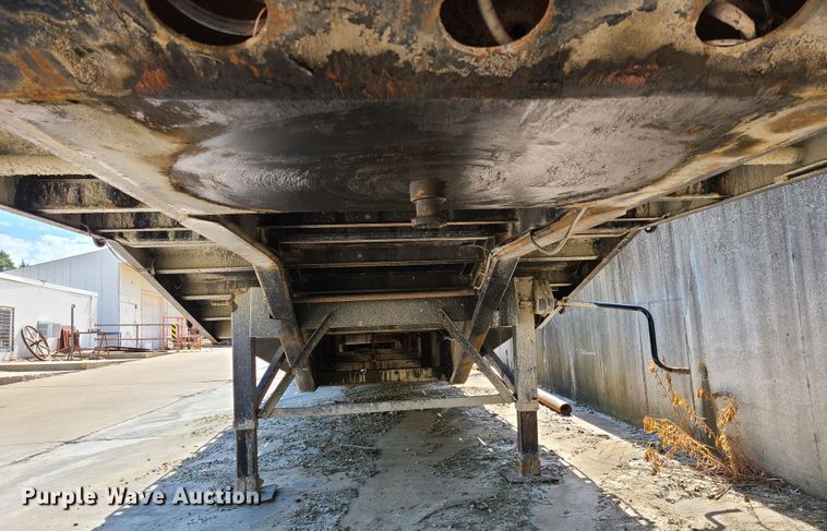 image for item EL9910 1998 Clark equipment trailer