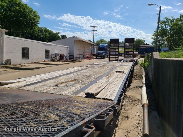 image for item EL9910 1998 Clark equipment trailer