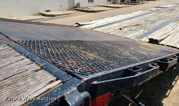 image for item EL9910 1998 Clark equipment trailer