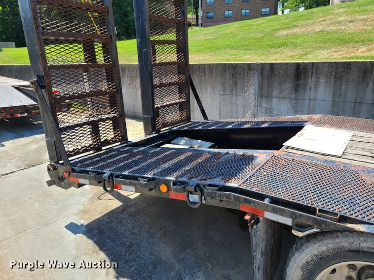 image for item EL9910 1998 Clark equipment trailer