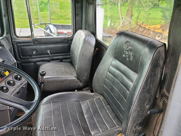 image for item EL9929 1986 Mack R688ST  semi truck