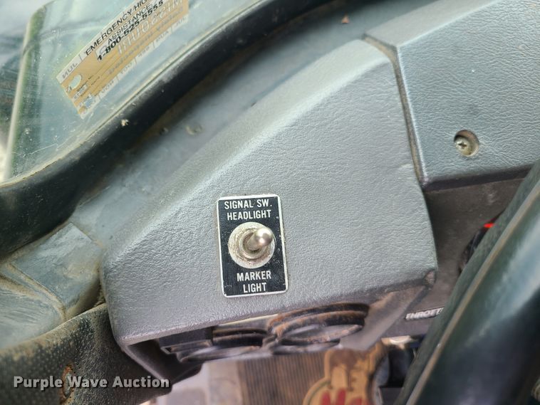 image for item EL9929 1986 Mack R688ST  semi truck