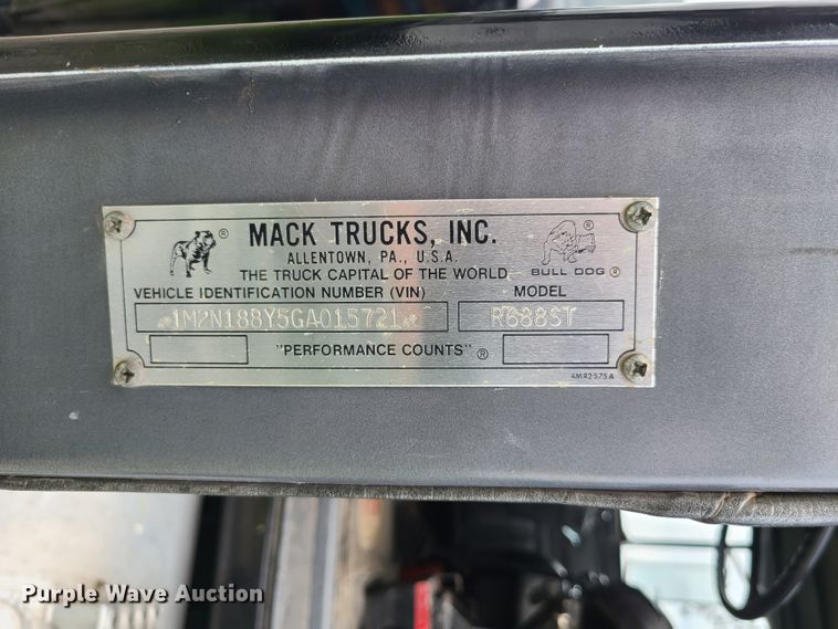 image for item EL9929 1986 Mack R688ST  semi truck