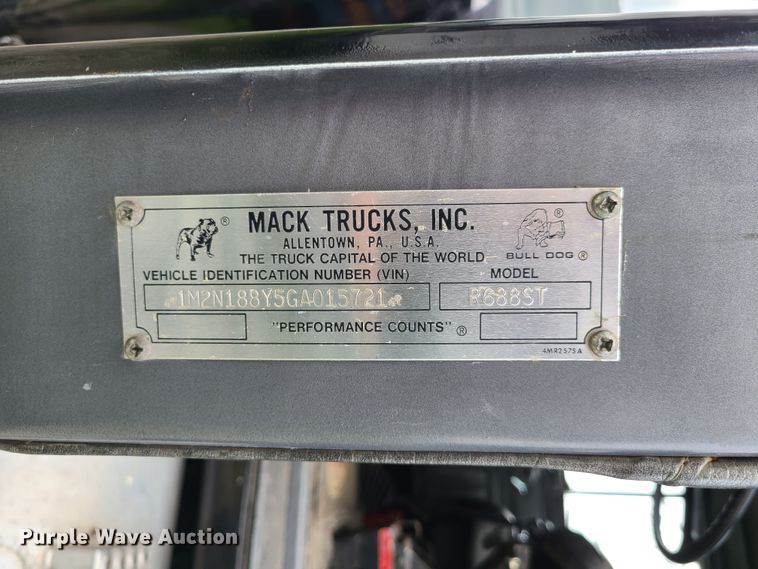 image for item EL9929 1986 Mack R688ST  semi truck