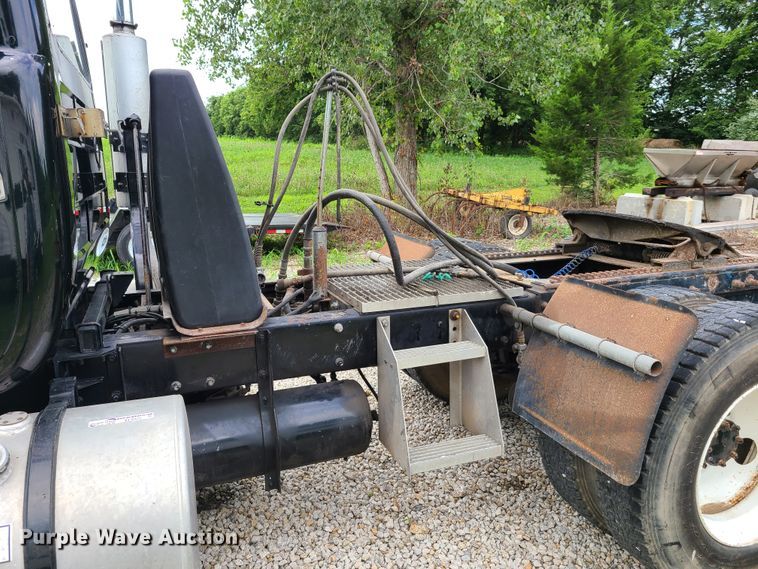 image for item EL9929 1986 Mack R688ST  semi truck