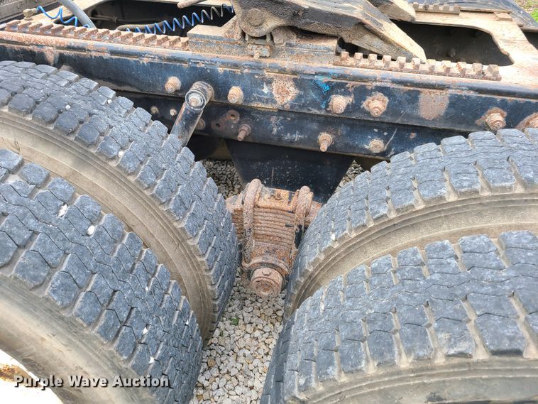 image for item EL9929 1986 Mack R688ST  semi truck