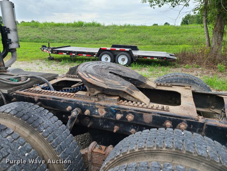 image for item EL9929 1986 Mack R688ST  semi truck
