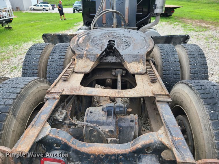 image for item EL9929 1986 Mack R688ST  semi truck