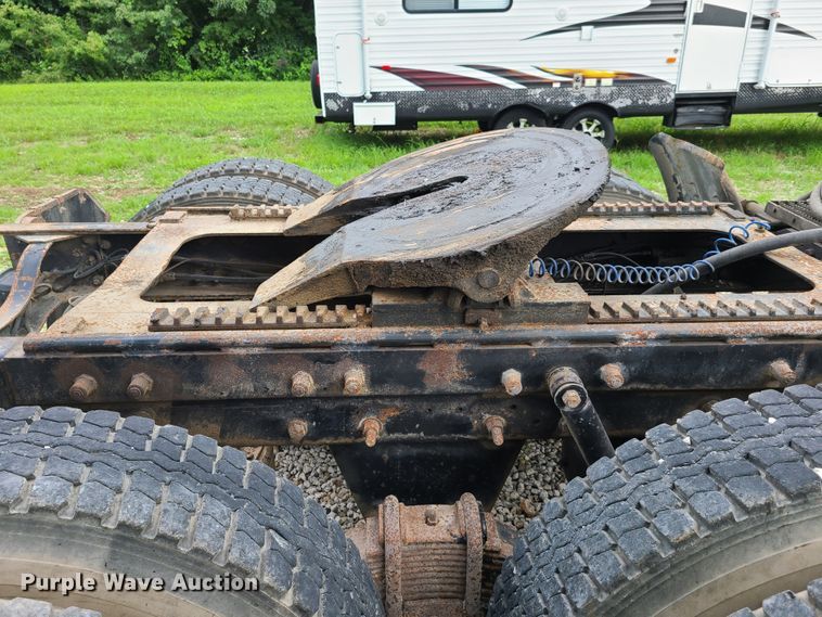 image for item EL9929 1986 Mack R688ST  semi truck