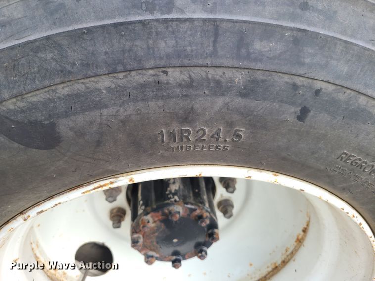 image for item EL9929 1986 Mack R688ST  semi truck