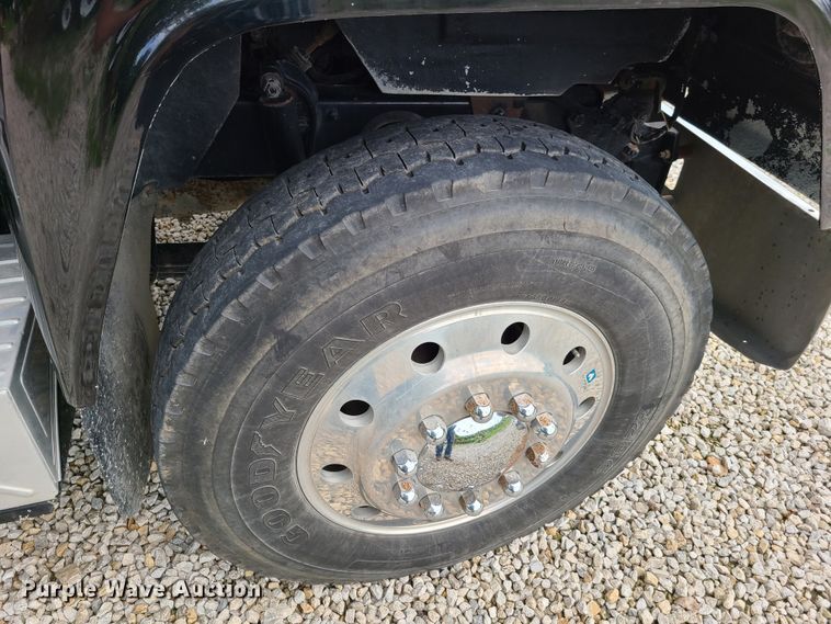 image for item EL9929 1986 Mack R688ST  semi truck