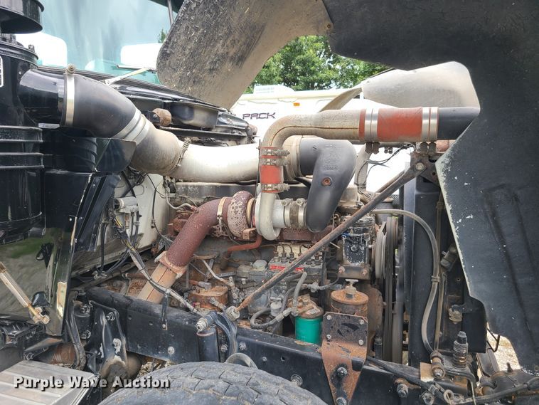 image for item EL9929 1986 Mack R688ST  semi truck