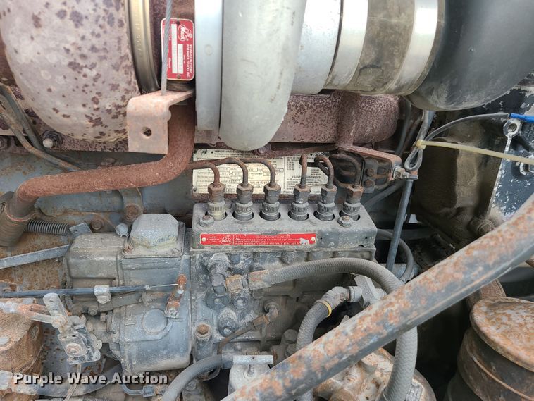 image for item EL9929 1986 Mack R688ST  semi truck