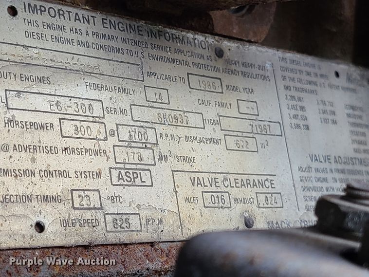 image for item EL9929 1986 Mack R688ST  semi truck