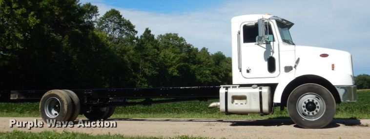 image for item FK9379 2005 Peterbilt 330  truck cab and chassis