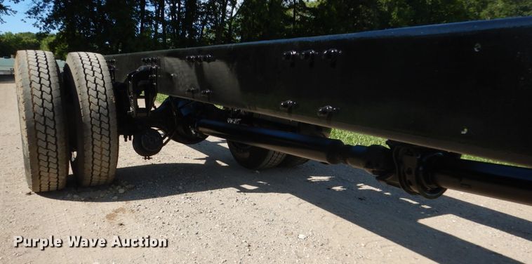 image for item FK9379 2005 Peterbilt 330  truck cab and chassis