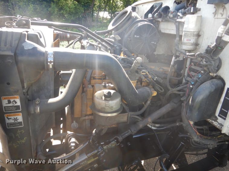 image for item FK9379 2005 Peterbilt 330  truck cab and chassis