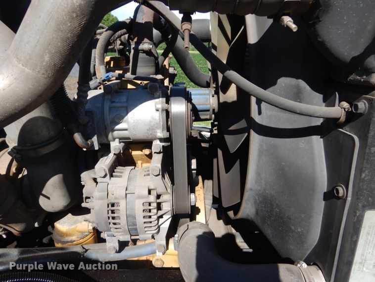 image for item FK9379 2005 Peterbilt 330  truck cab and chassis