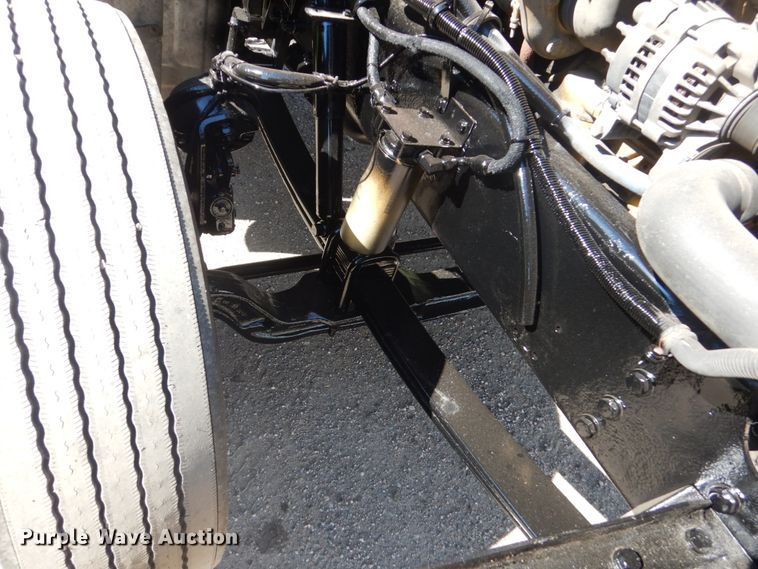 image for item FK9379 2005 Peterbilt 330  truck cab and chassis