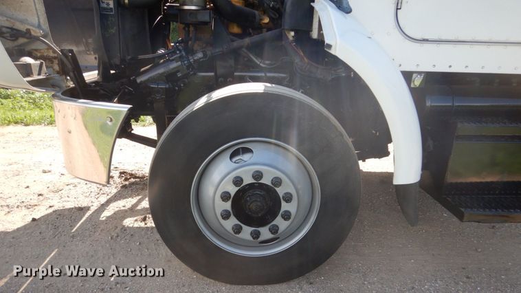 image for item FK9379 2005 Peterbilt 330  truck cab and chassis