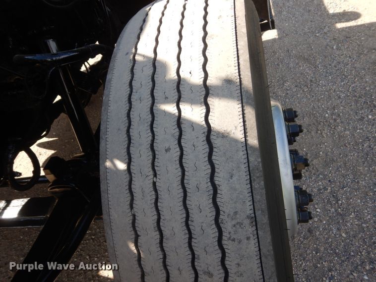 image for item FK9379 2005 Peterbilt 330  truck cab and chassis