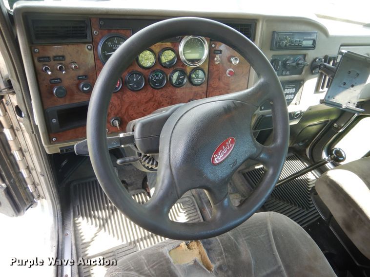 image for item FK9379 2005 Peterbilt 330  truck cab and chassis