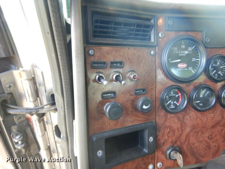 image for item FK9379 2005 Peterbilt 330  truck cab and chassis