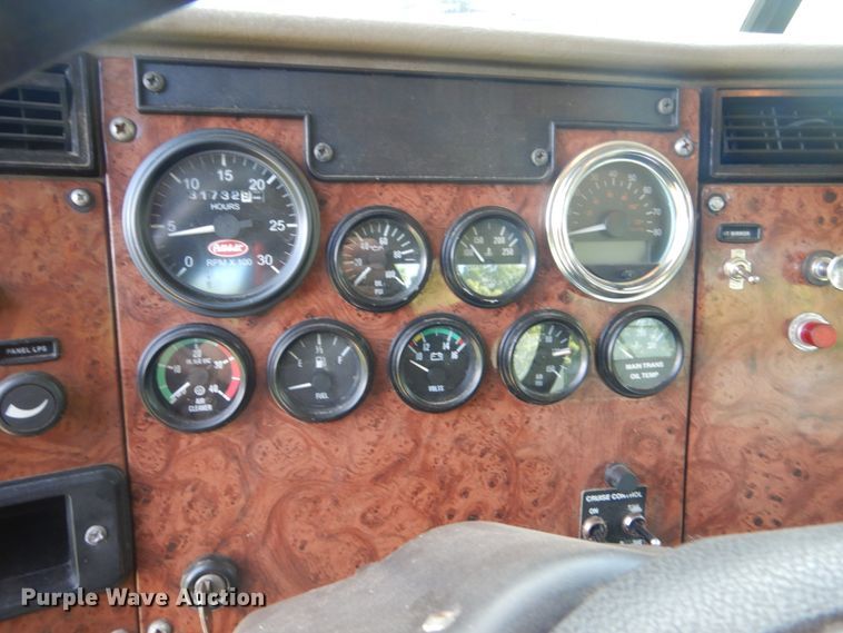 image for item FK9379 2005 Peterbilt 330  truck cab and chassis