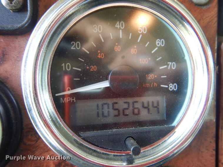 image for item FK9379 2005 Peterbilt 330  truck cab and chassis