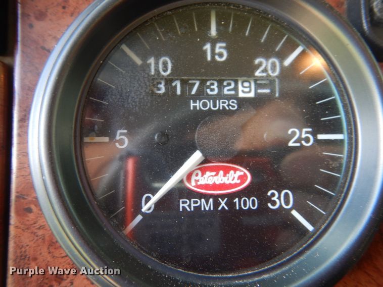 image for item FK9379 2005 Peterbilt 330  truck cab and chassis