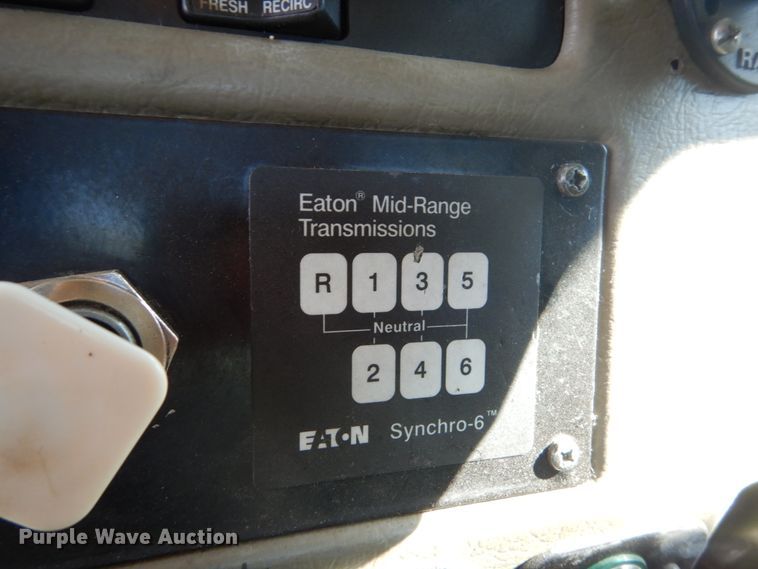 image for item FK9379 2005 Peterbilt 330  truck cab and chassis