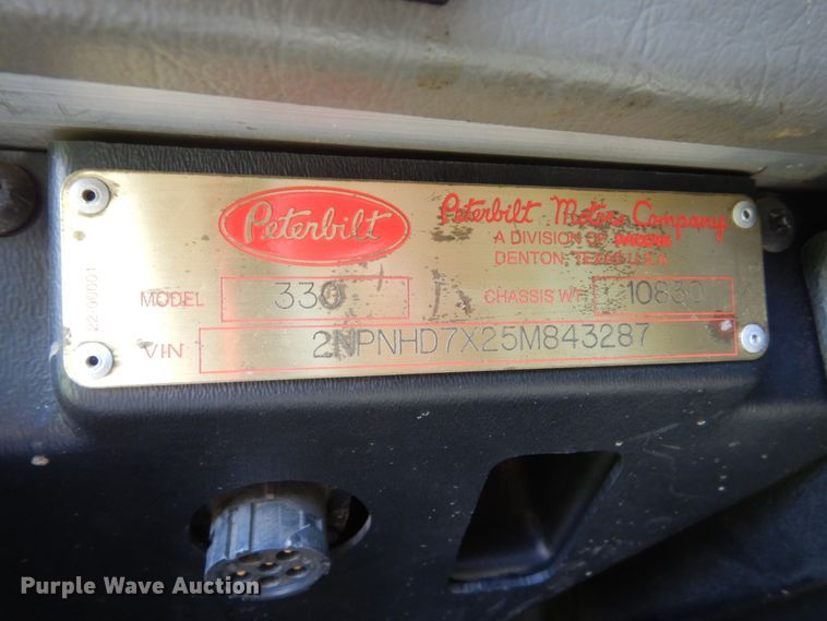 image for item FK9379 2005 Peterbilt 330  truck cab and chassis