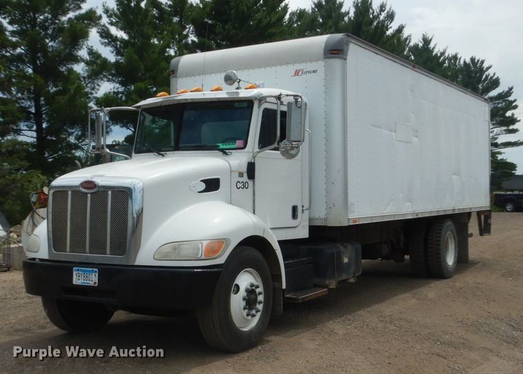 image for item FK9385 2006 Peterbilt 335  box truck