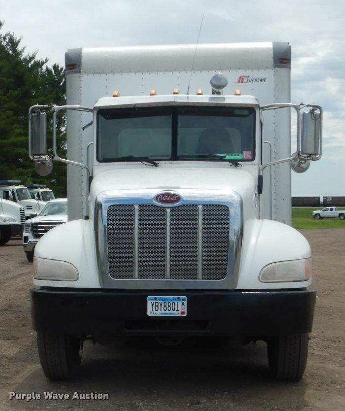 image for item FK9385 2006 Peterbilt 335  box truck