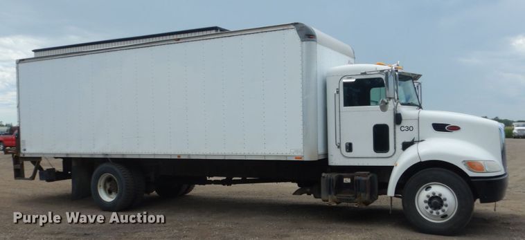 image for item FK9385 2006 Peterbilt 335  box truck