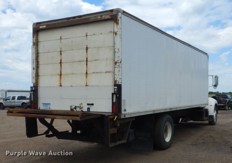 image for item FK9385 2006 Peterbilt 335  box truck