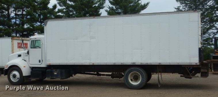 image for item FK9385 2006 Peterbilt 335  box truck