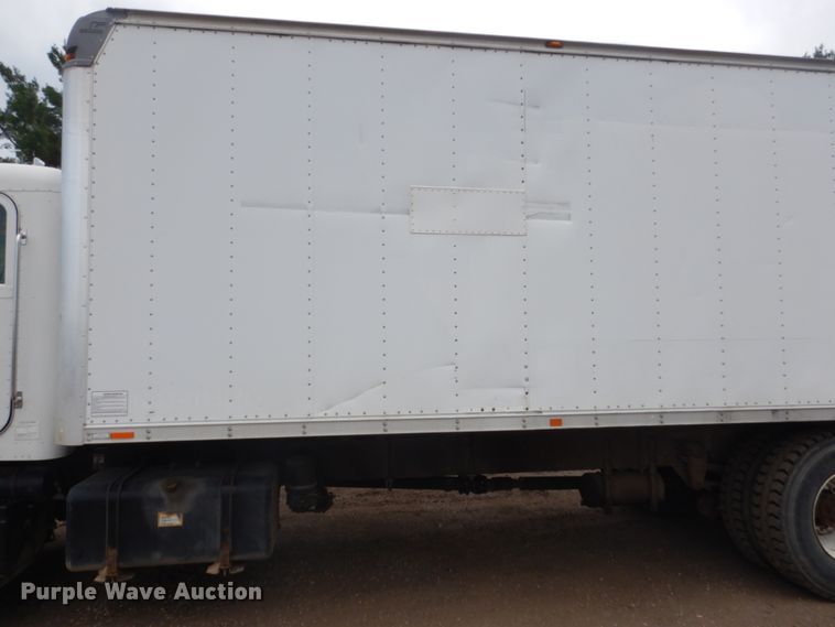 image for item FK9385 2006 Peterbilt 335  box truck