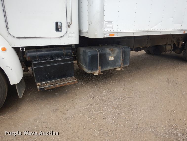 image for item FK9385 2006 Peterbilt 335  box truck