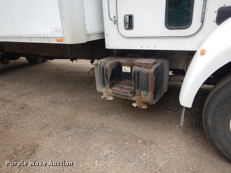 image for item FK9385 2006 Peterbilt 335  box truck
