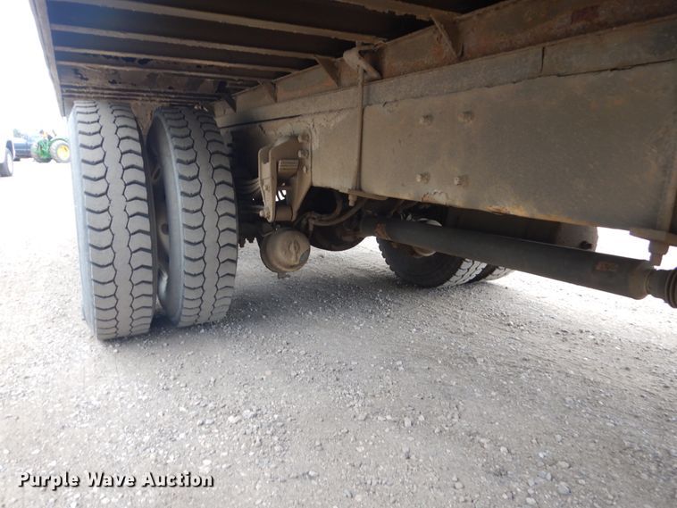 image for item FK9385 2006 Peterbilt 335  box truck