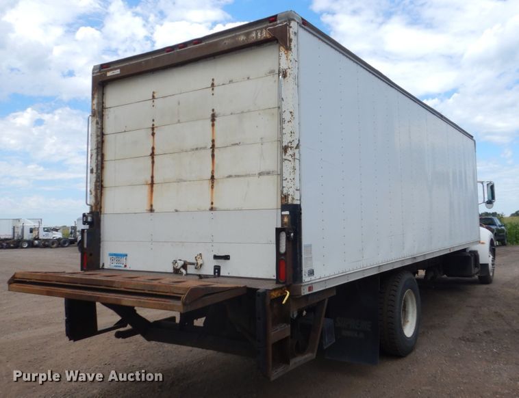 image for item FK9385 2006 Peterbilt 335  box truck