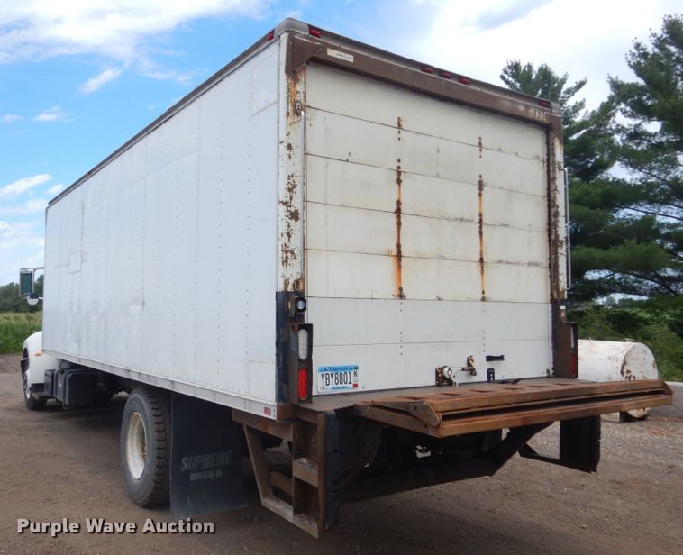 image for item FK9385 2006 Peterbilt 335  box truck