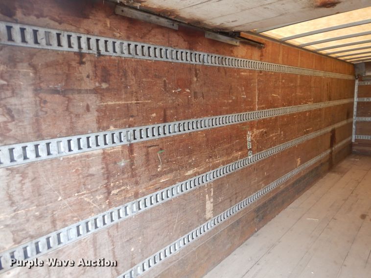 image for item FK9385 2006 Peterbilt 335  box truck