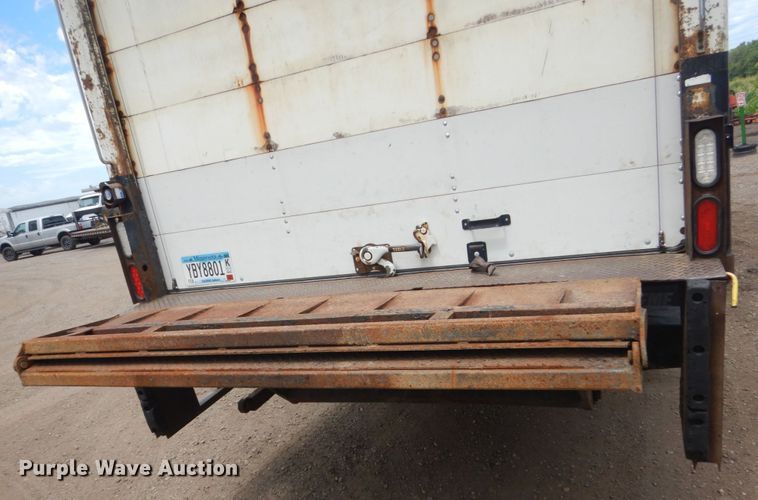 image for item FK9385 2006 Peterbilt 335  box truck