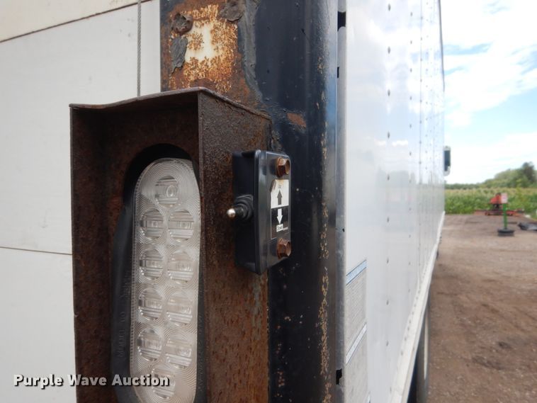 image for item FK9385 2006 Peterbilt 335  box truck