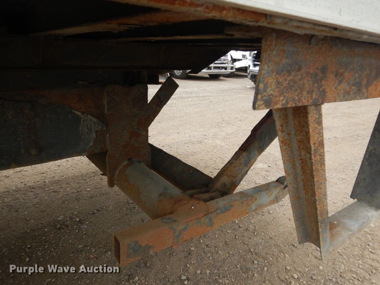 image for item FK9385 2006 Peterbilt 335  box truck