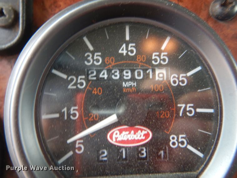 image for item FK9385 2006 Peterbilt 335  box truck